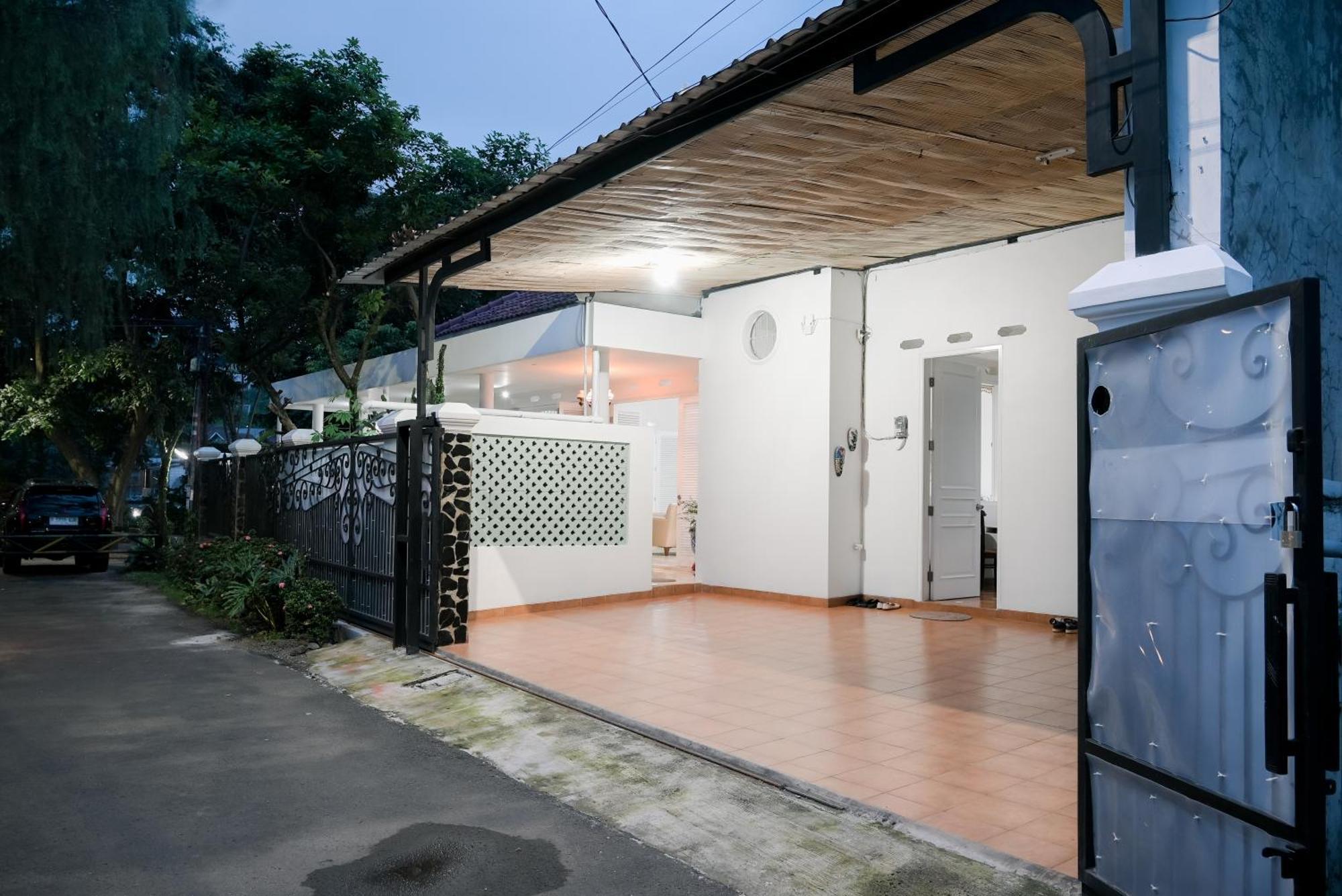 Kirana Guest House Bogor Extérieur photo