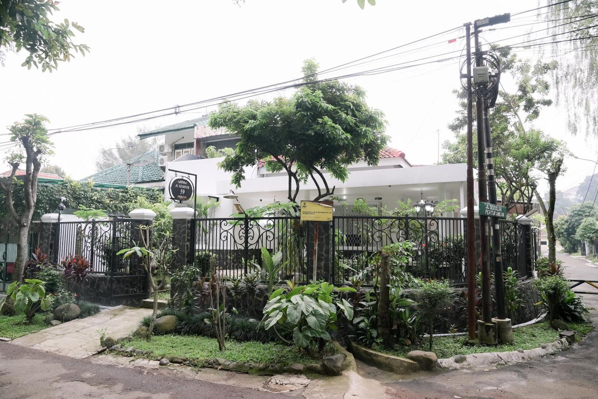 Kirana Guest House Bogor Extérieur photo