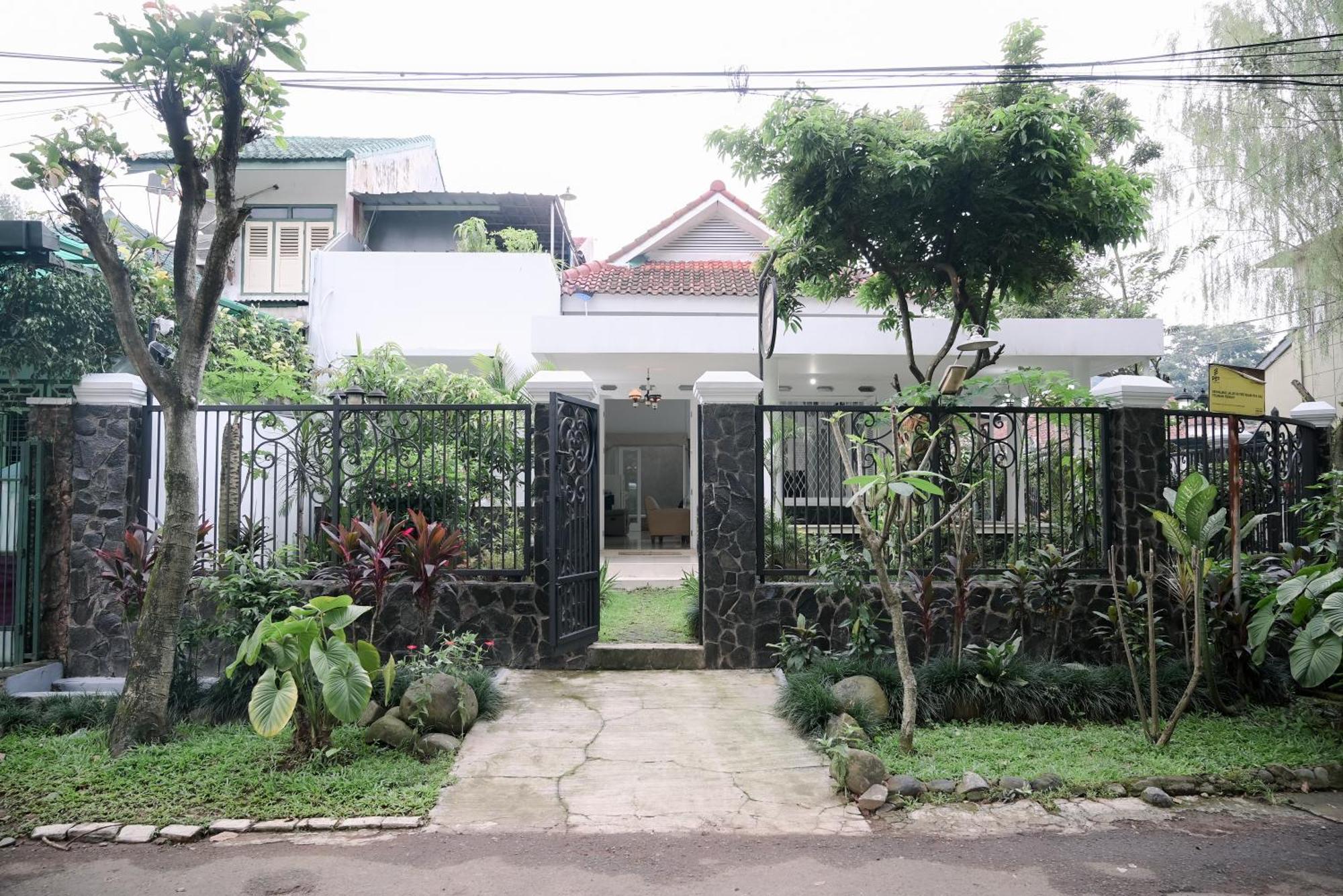 Kirana Guest House Bogor Extérieur photo
