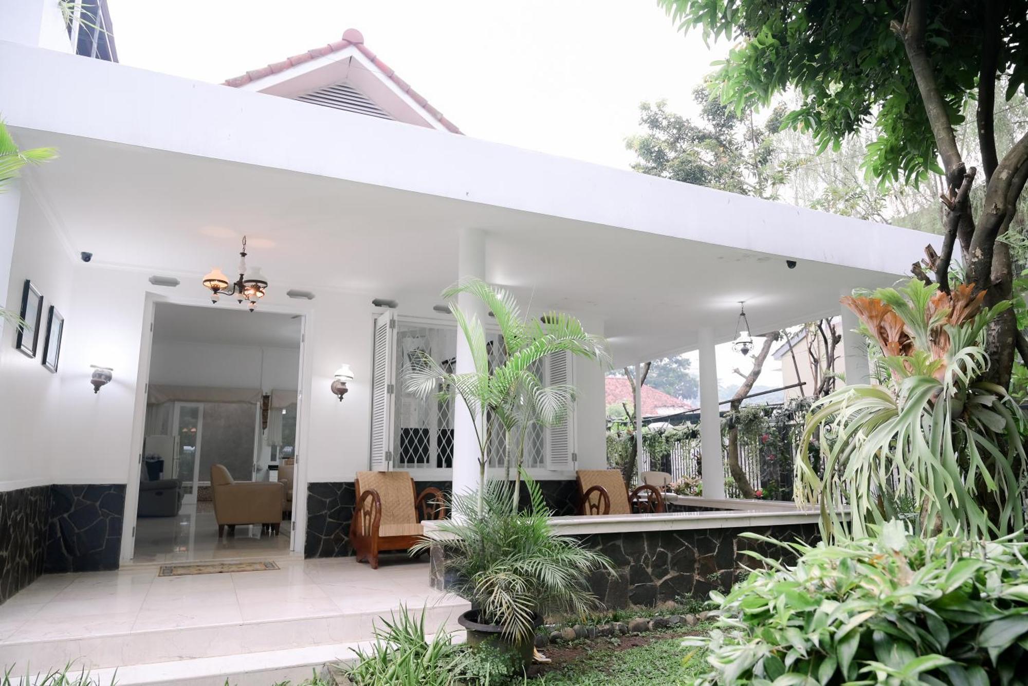 Kirana Guest House Bogor Extérieur photo