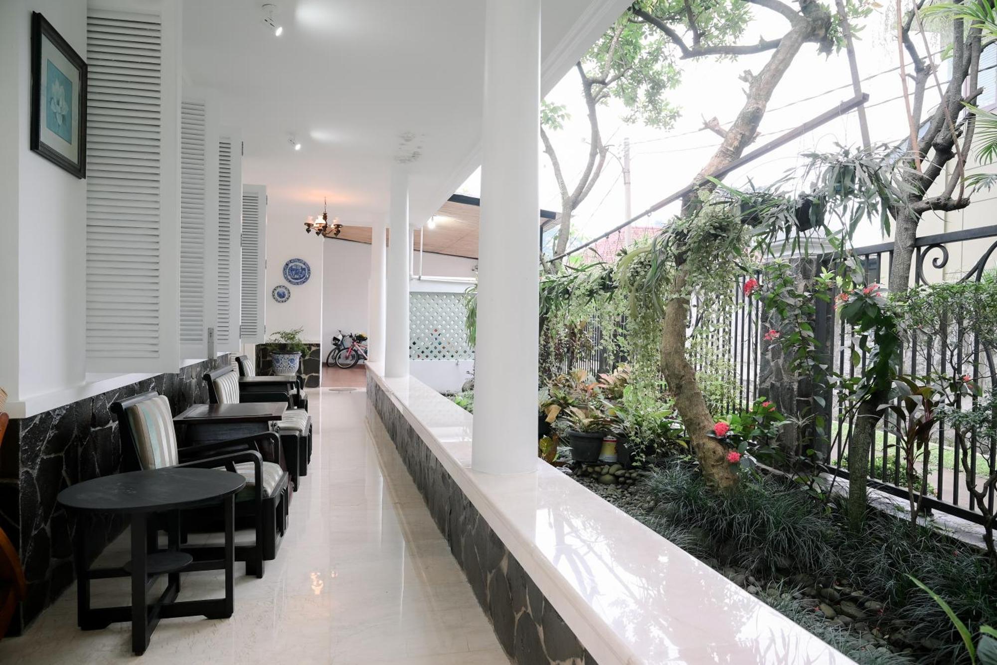 Kirana Guest House Bogor Extérieur photo